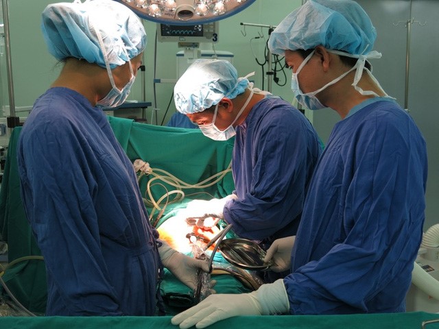 Một ca phẫu thuật cắt ung thư đại tràng cho bệnh nhân.